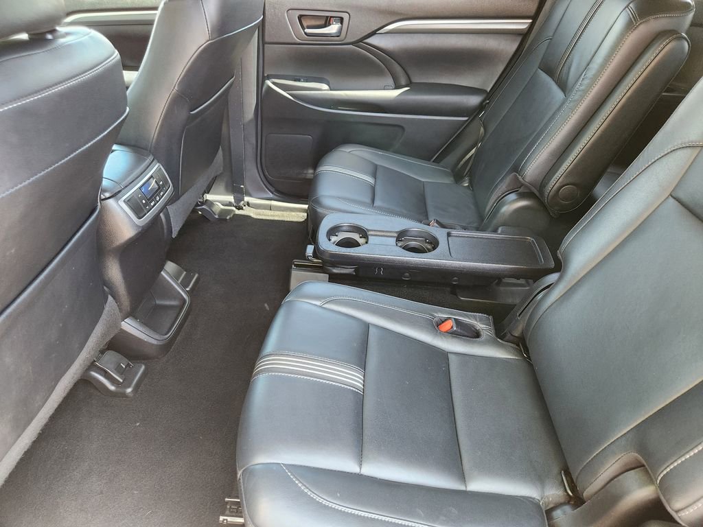 Used 2018 Toyota Highlander SE AWD/4WD image 18