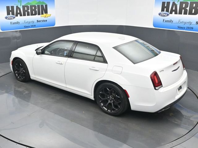 Used 2019 Chrysler 300 Touring w/ Sport Appearance Package image 19