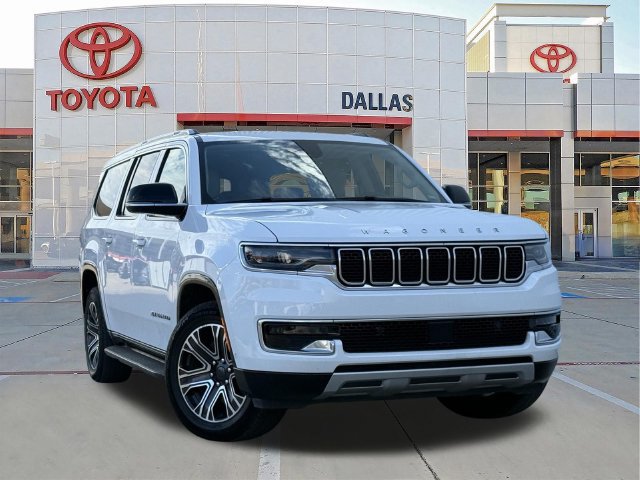 Used 2024 Jeep Wagoneer L Series II w/ Flexible Seating Group RWD image 1