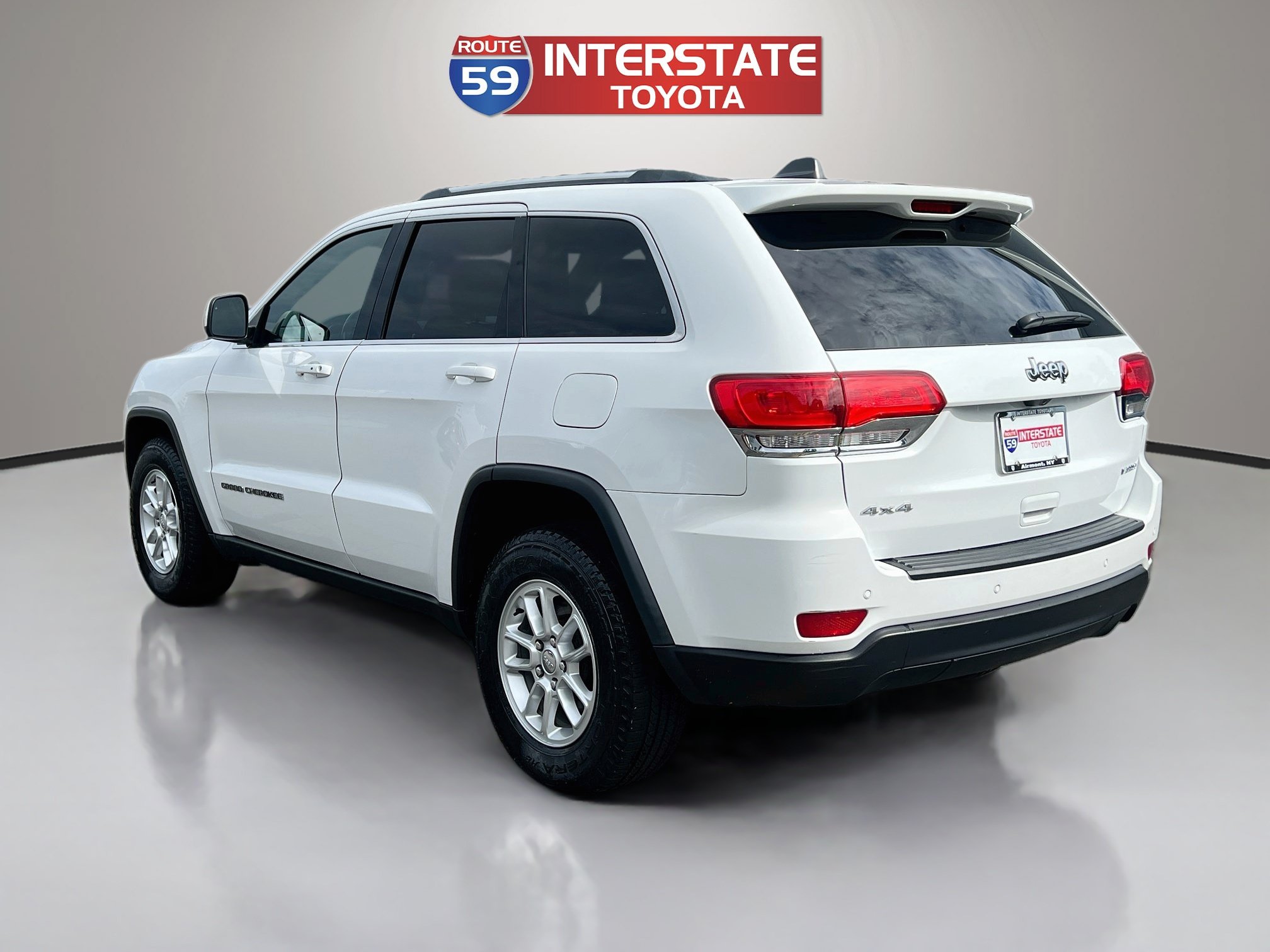 Used 2019 Jeep Grand Cherokee Laredo AWD/4WD image 5