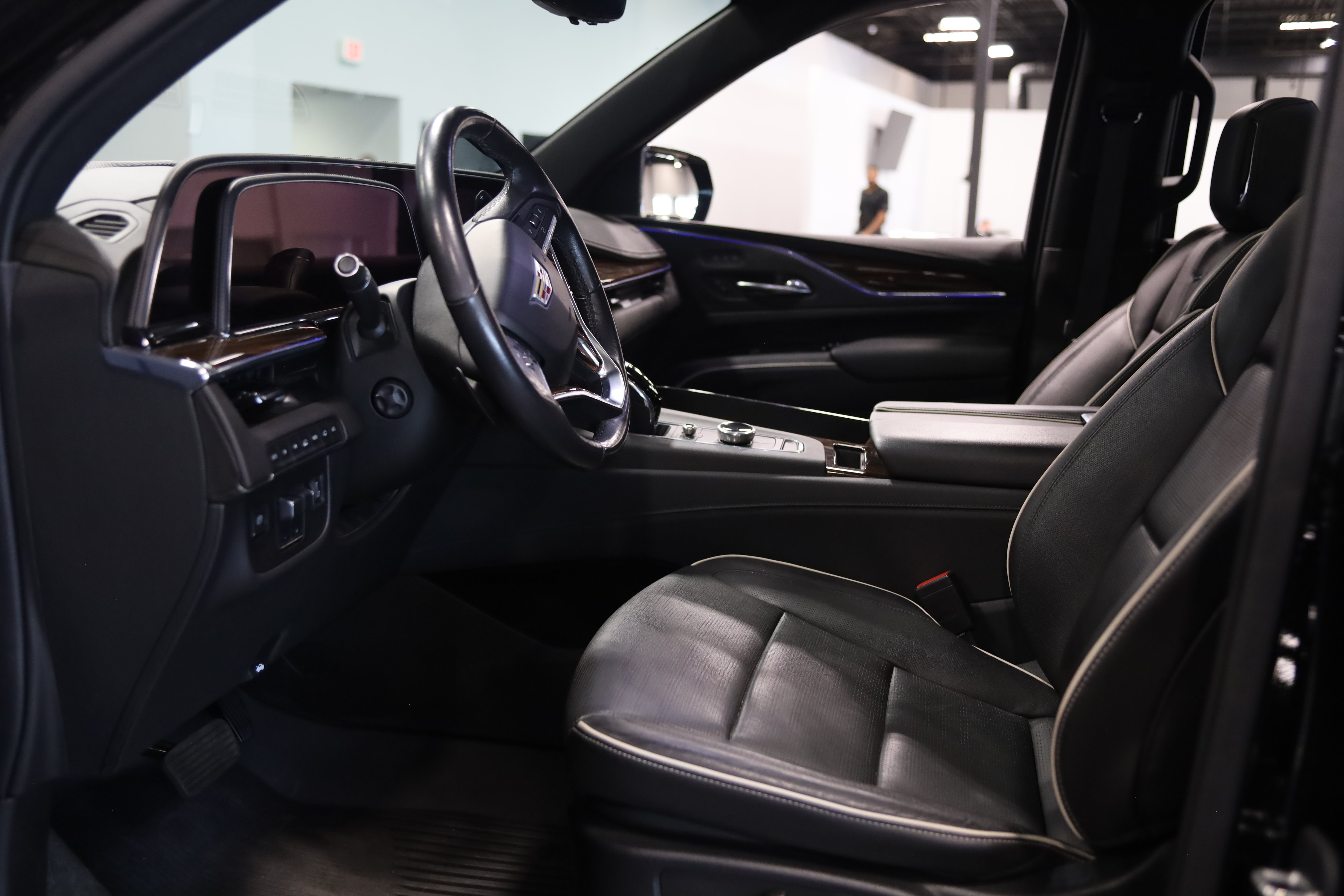 Used 2021 Cadillac Escalade Premium Luxury w/ Driver Assist Tech Package AWD/4WD image 18