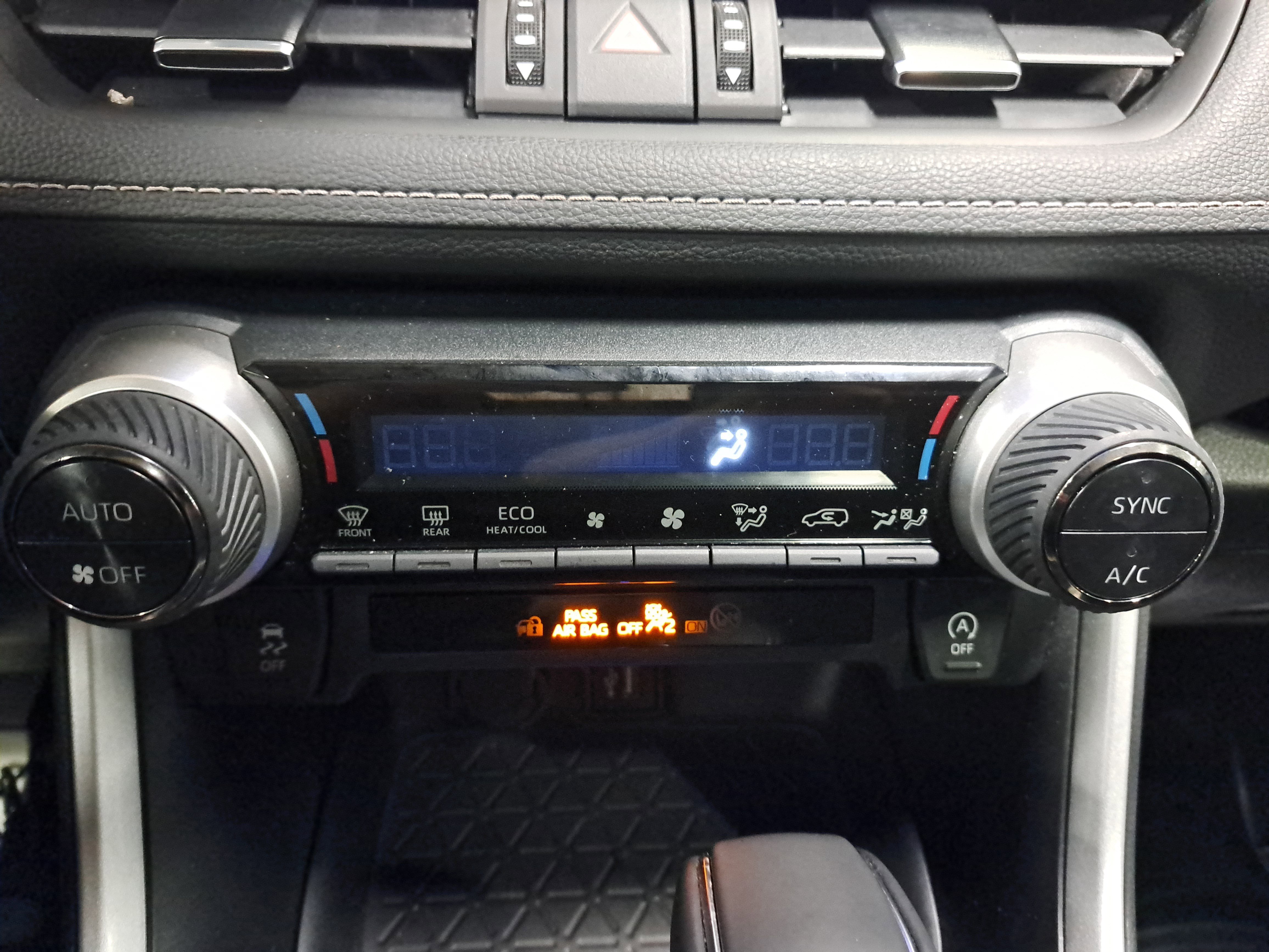 Used 2025 Toyota RAV4 XLE Premium image 22