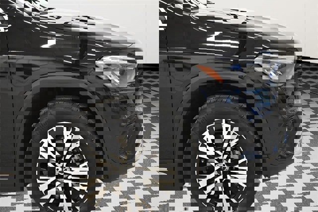 Used 2025 Mercedes-Benz GLA 250 4MATIC w/ Driver Assistance Package image 13