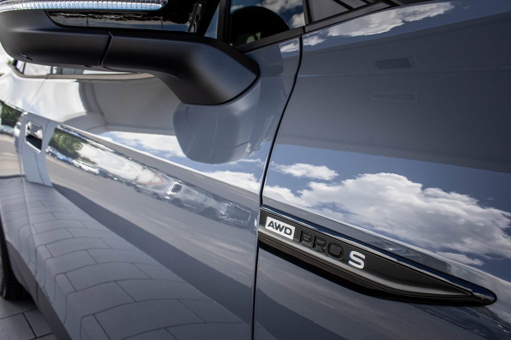 New 2025 Volkswagen ID.4 Pro S Plus image 21