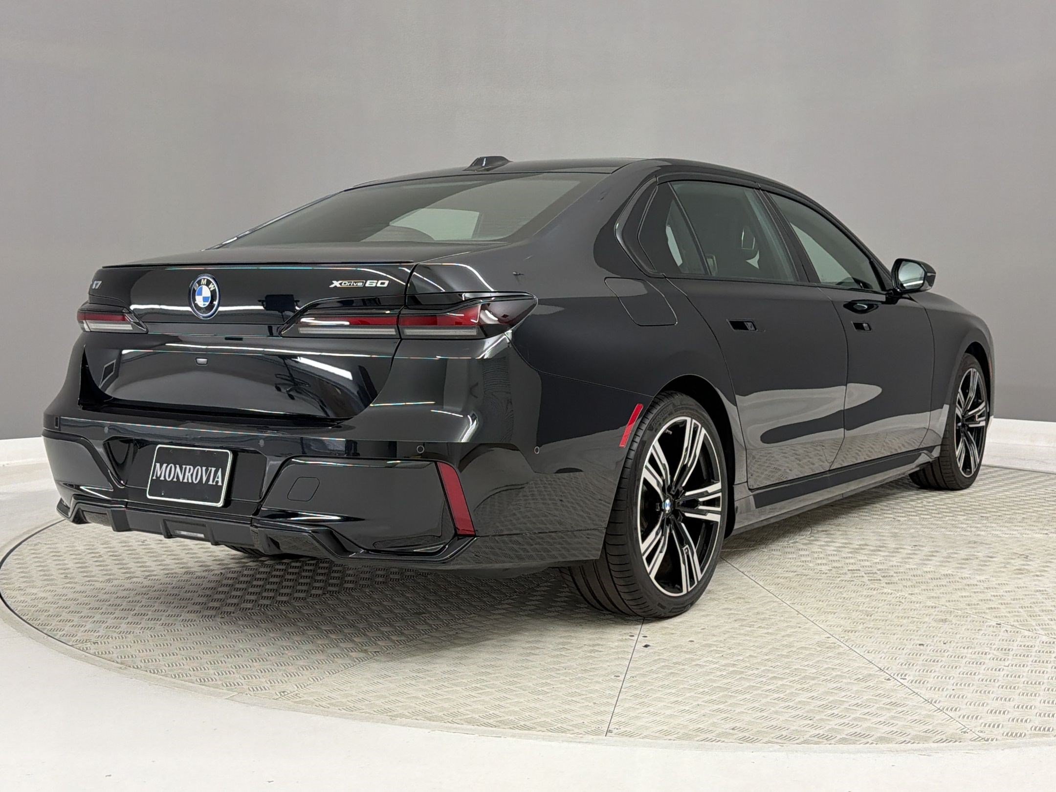 Used 2025 BMW i7 xDrive60 w/ Executive Package AWD/4WD image 9