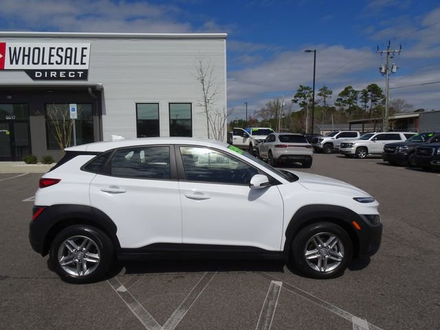 Used 2023 Hyundai Kona SE image 3