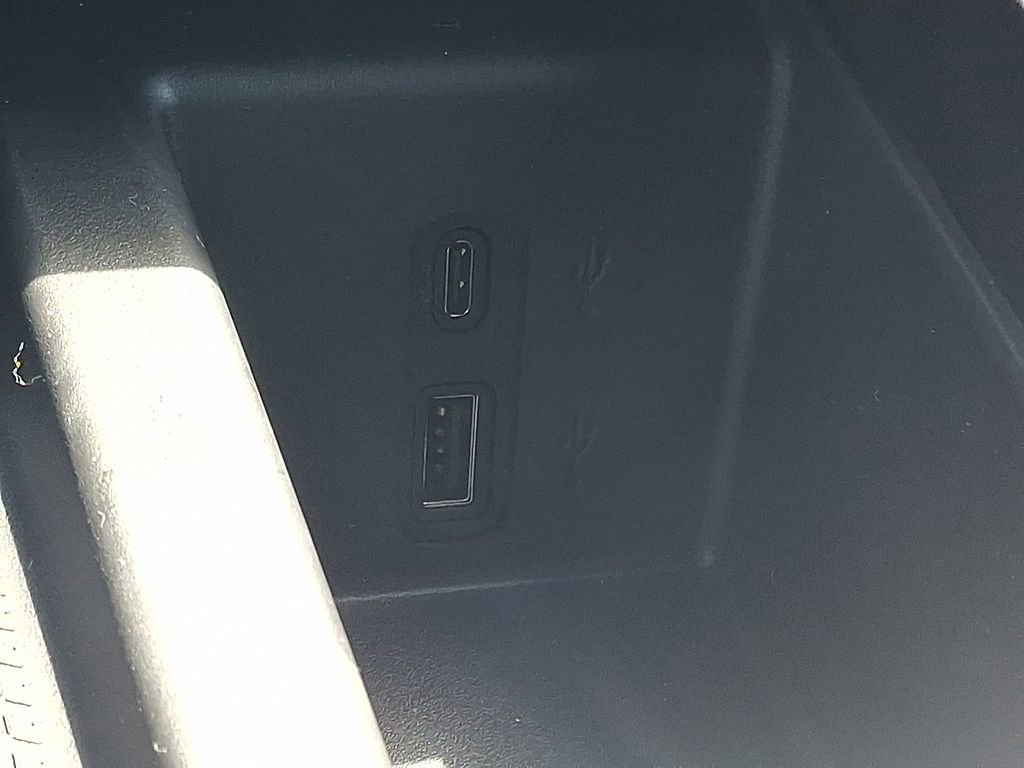 New 2025 GMC Acadia Elevation image 17