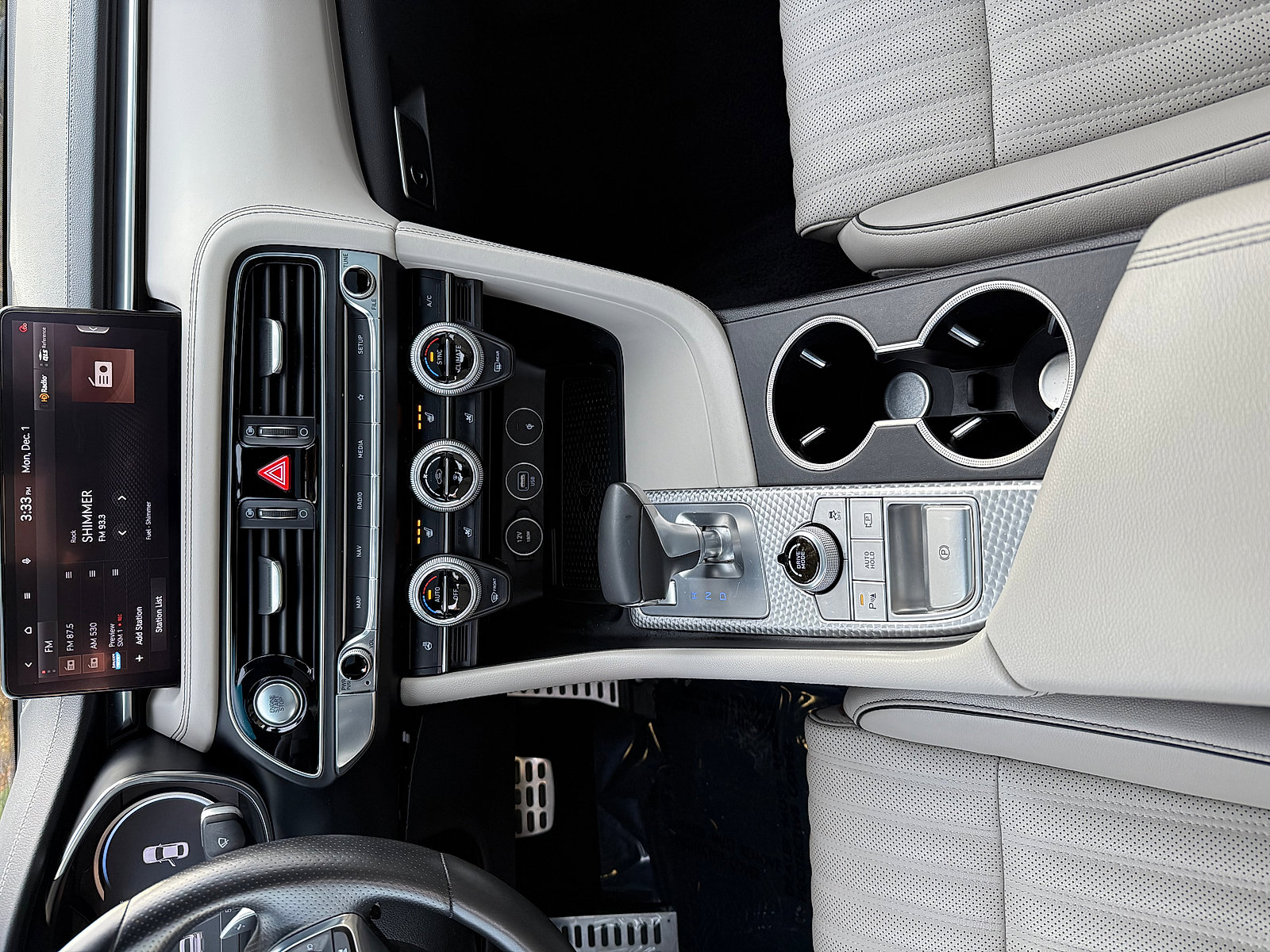 Used 2023 Genesis G70 2.0T w/ Sport Prestige Package image 13