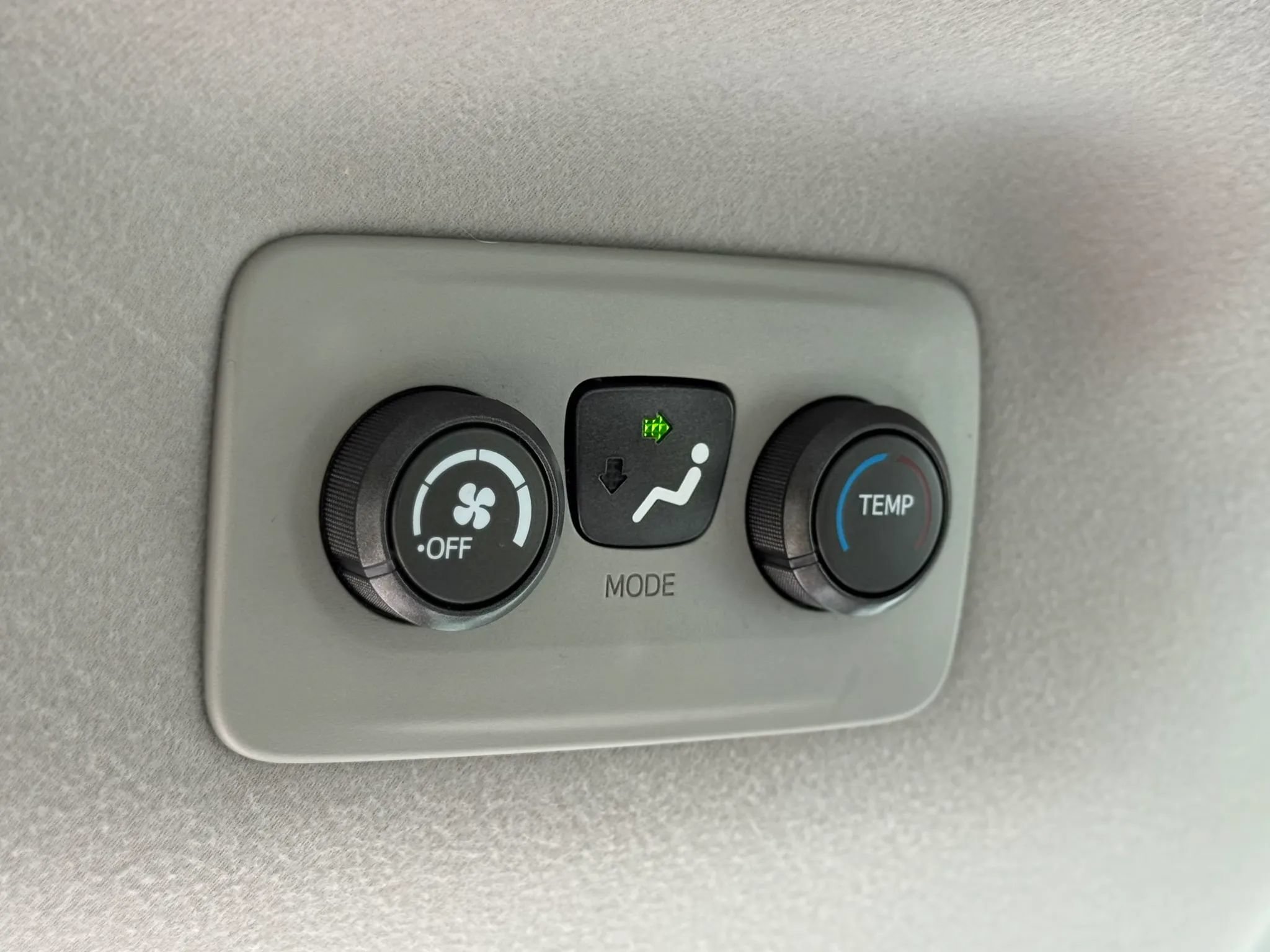 Used 2013 Toyota Sienna L FWD image 30