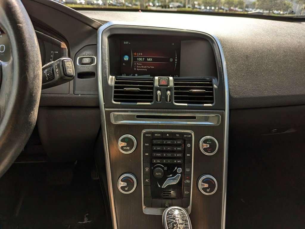 Used 2016 Volvo XC60 T5 Premier image 19
