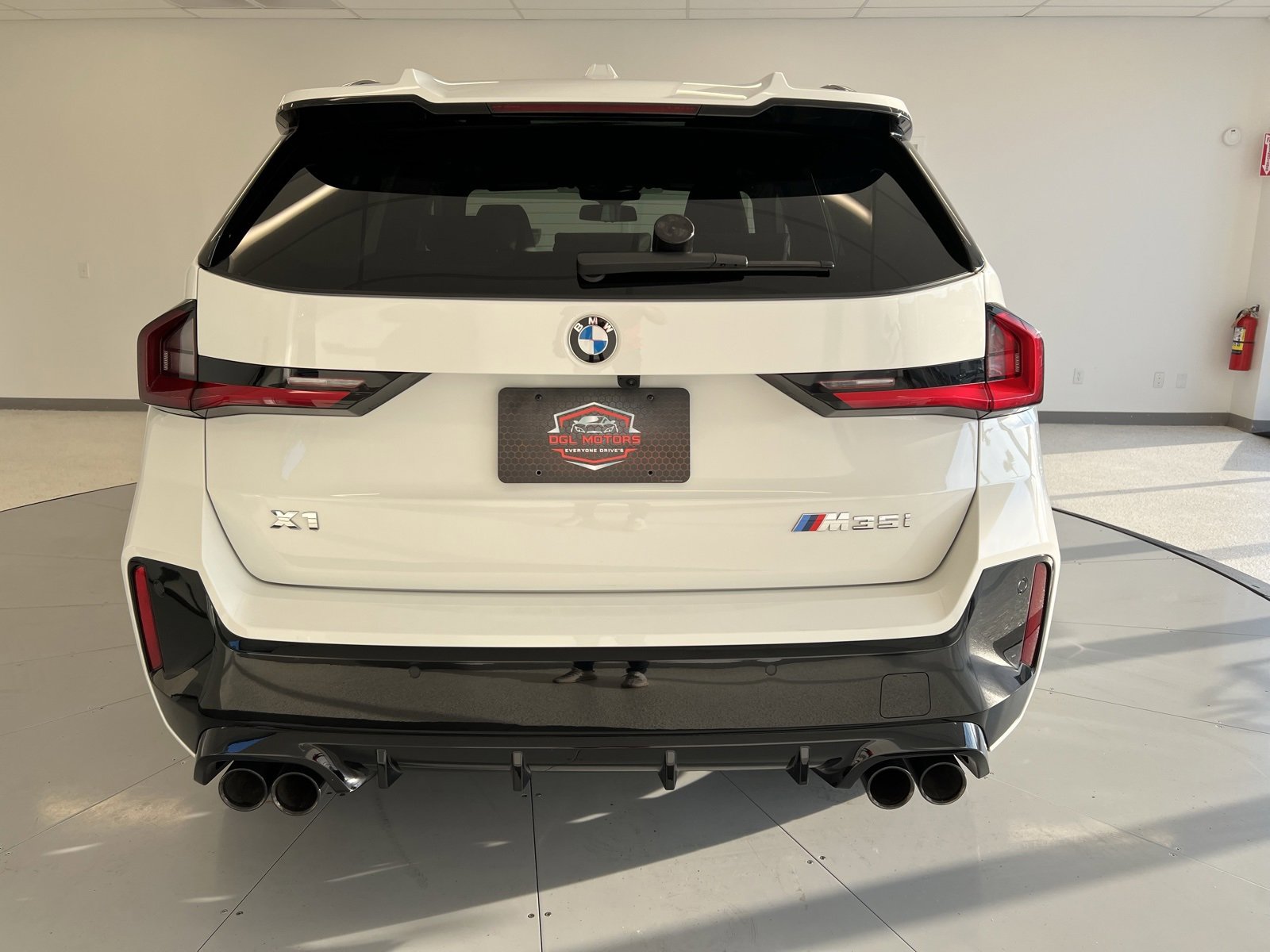 Used 2024 BMW X1 M35i w/ Premium Package image 6