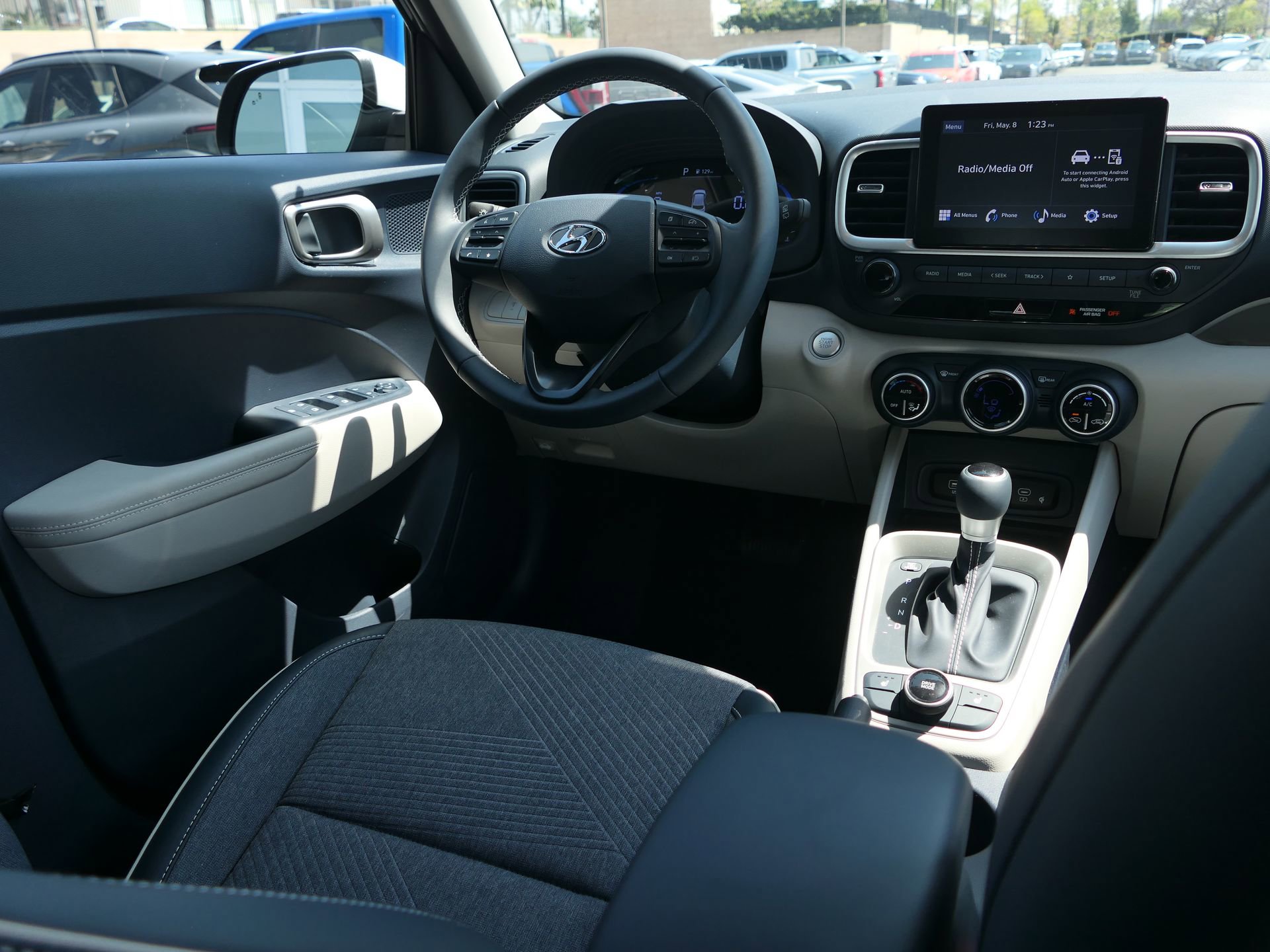 Used 2026 Hyundai Venue SEL FWD image 24
