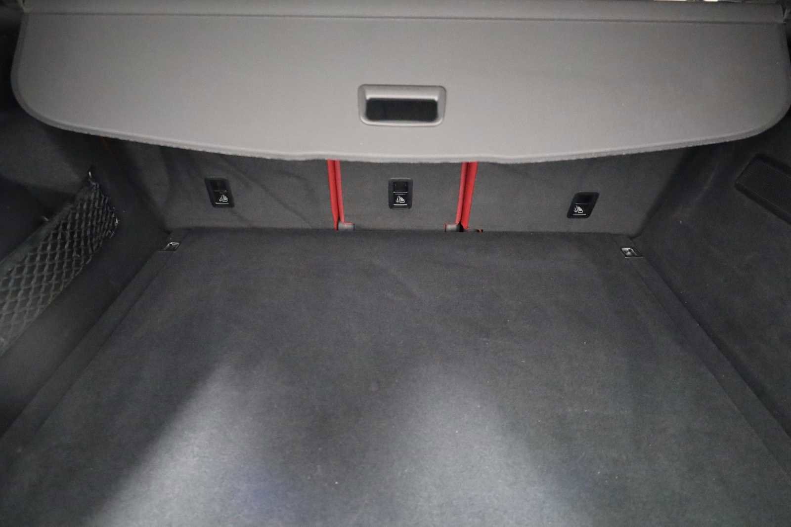 Used 2022 Porsche Cayenne image 40