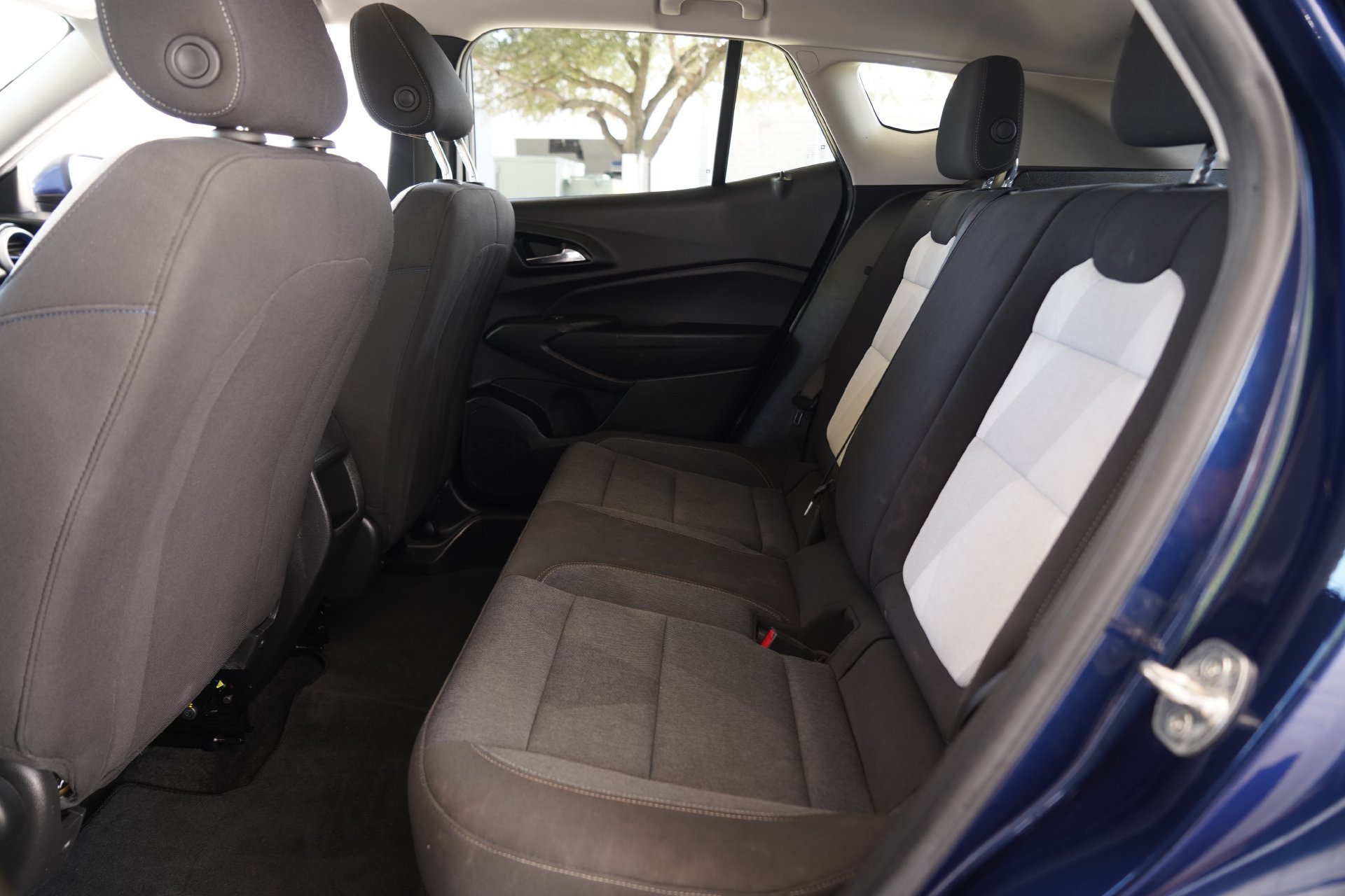 Used 2024 Chevrolet Trax LS w/ LS Convenience Package FWD image 28