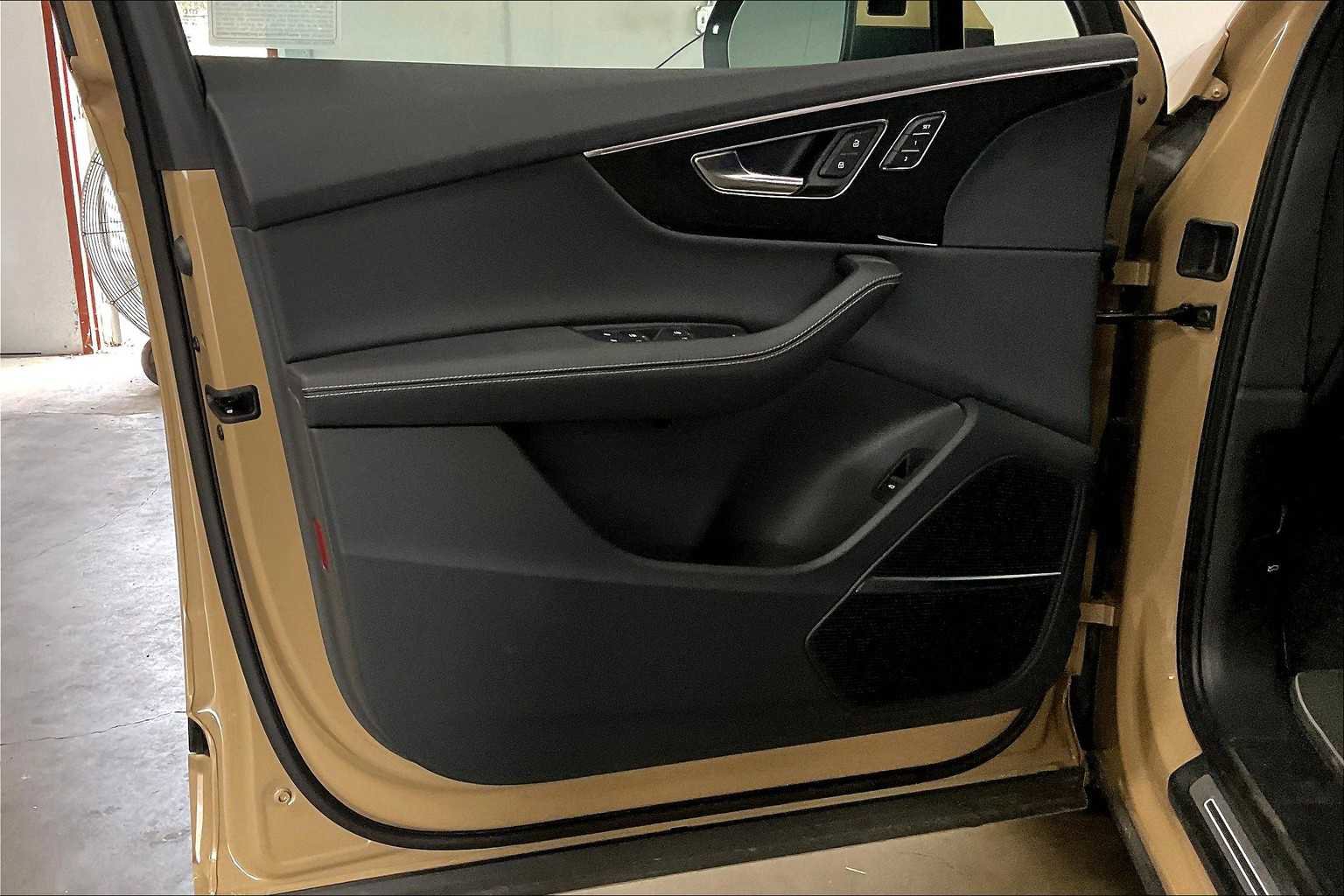 Used 2025 Audi Q7 3.0T Prestige image 25