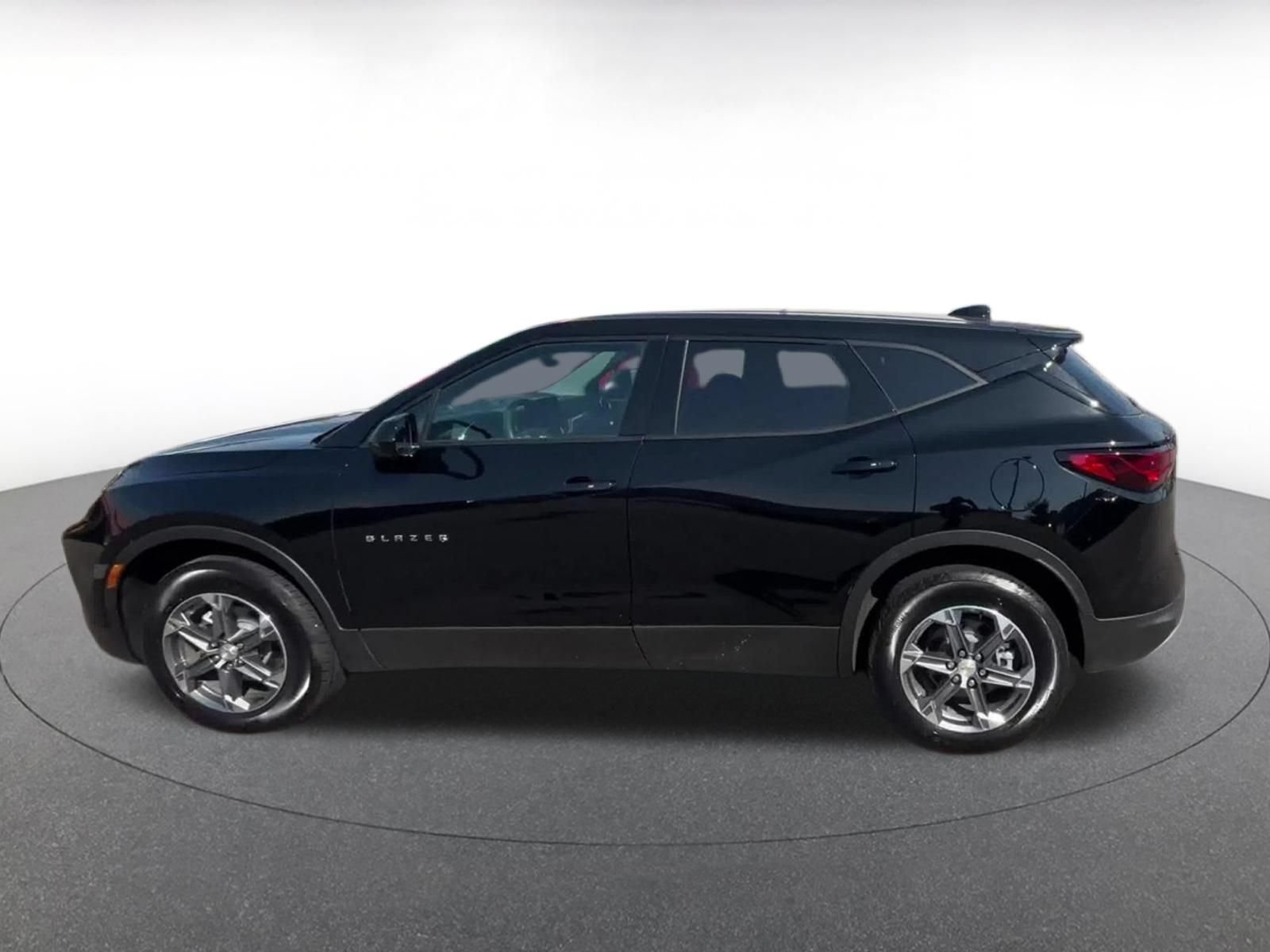 Used 2026 Chevrolet Blazer LT FWD image 9