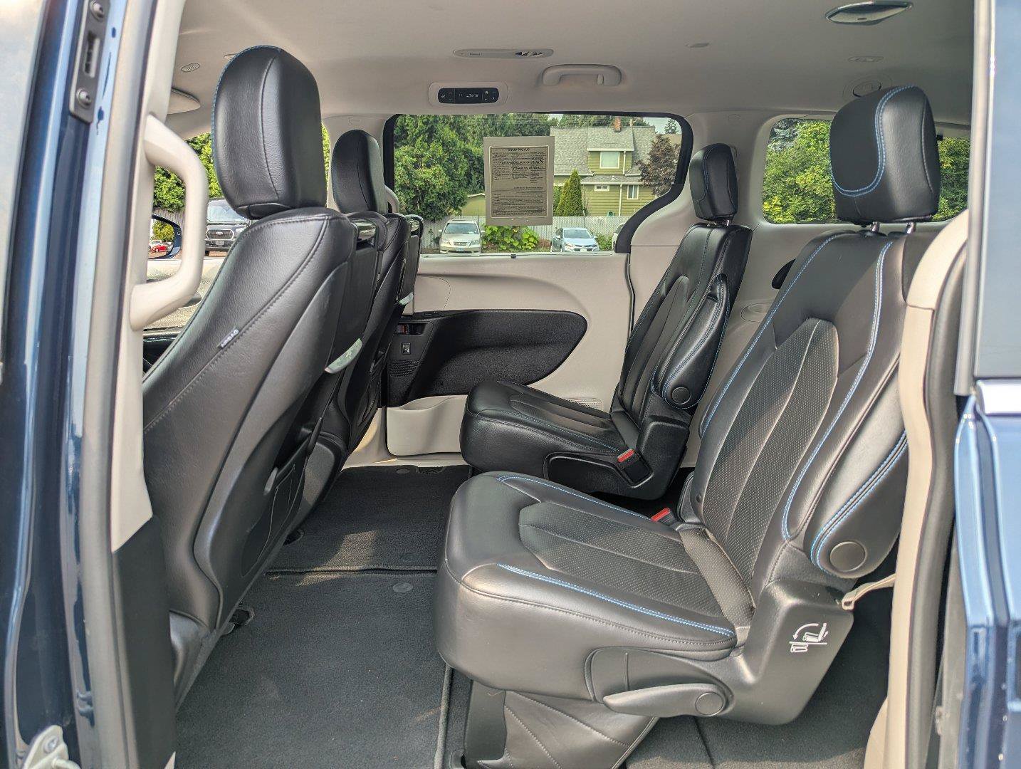 Used 2021 Chrysler Pacifica Touring-L w/ Uconnect Theater Family Group AWD/4WD image 33