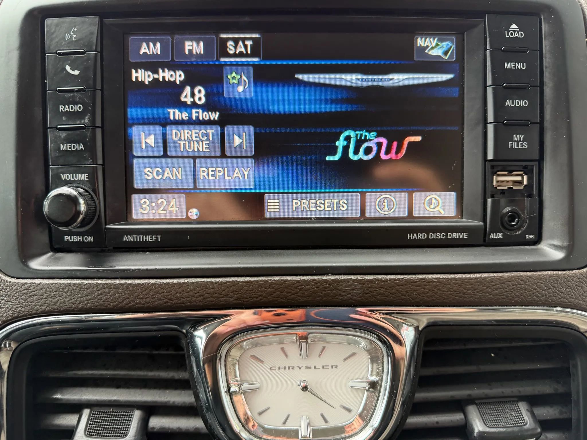 Used 2015 Chrysler Town & Country Touring-L w/ Driver Convenience Group image 19