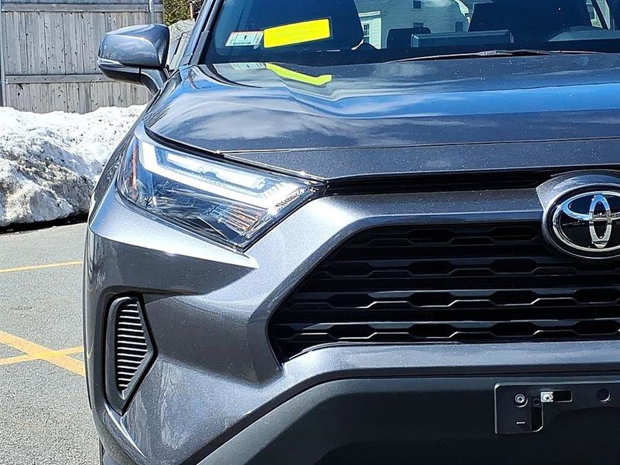 Used 2025 Toyota RAV4 LE AWD/4WD image 4