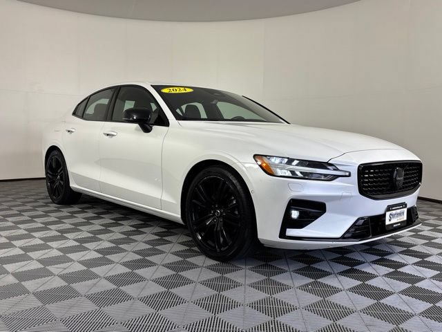 Used 2024 Volvo S60 B5 Plus AWD/4WD image 4