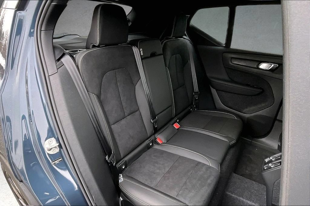 New 2026 Volvo XC40 B5 Ultra w/ Protection Package Premier AWD/4WD image 9