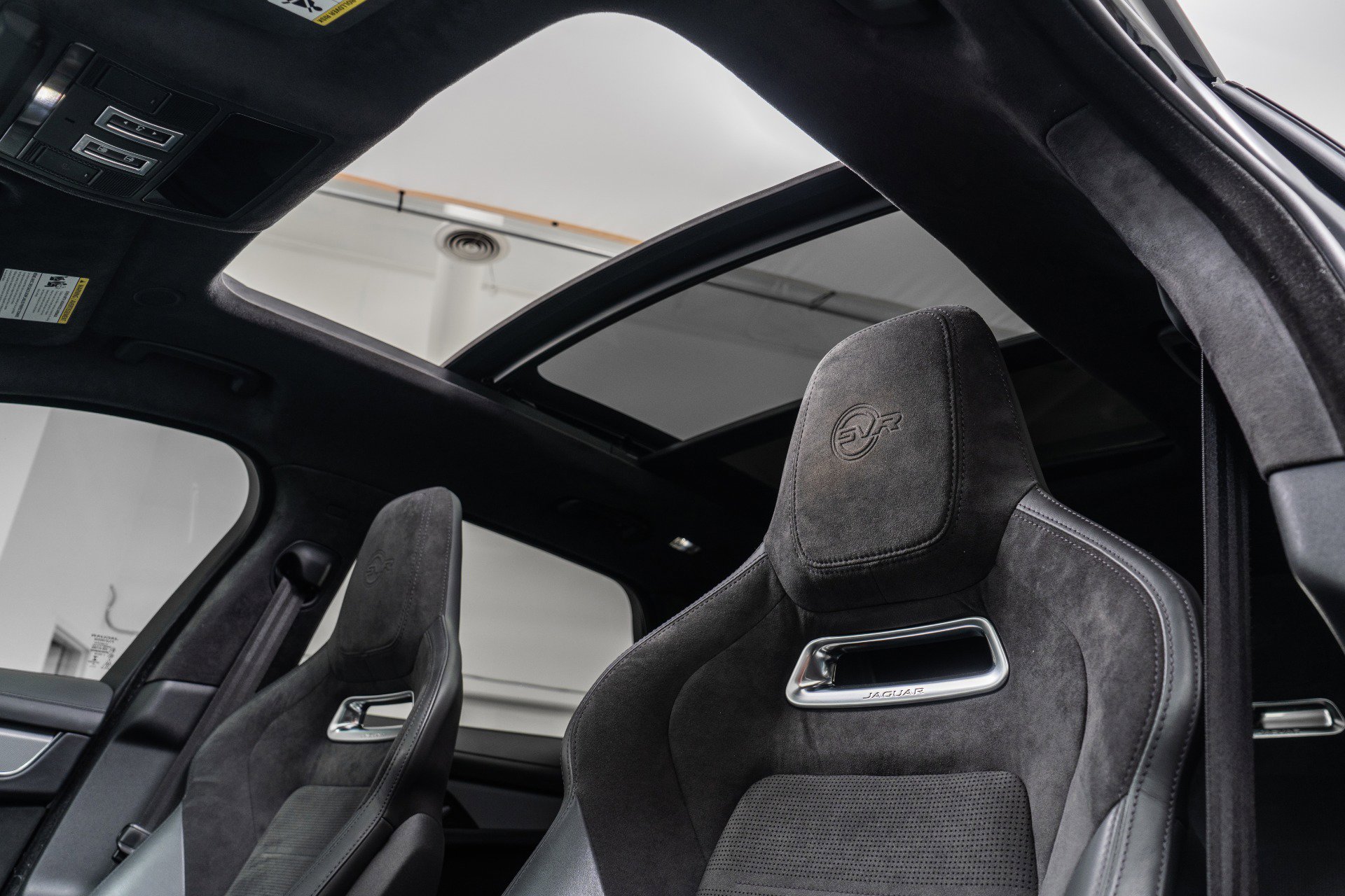 Used 2023 Jaguar F-PACE SVR image 18