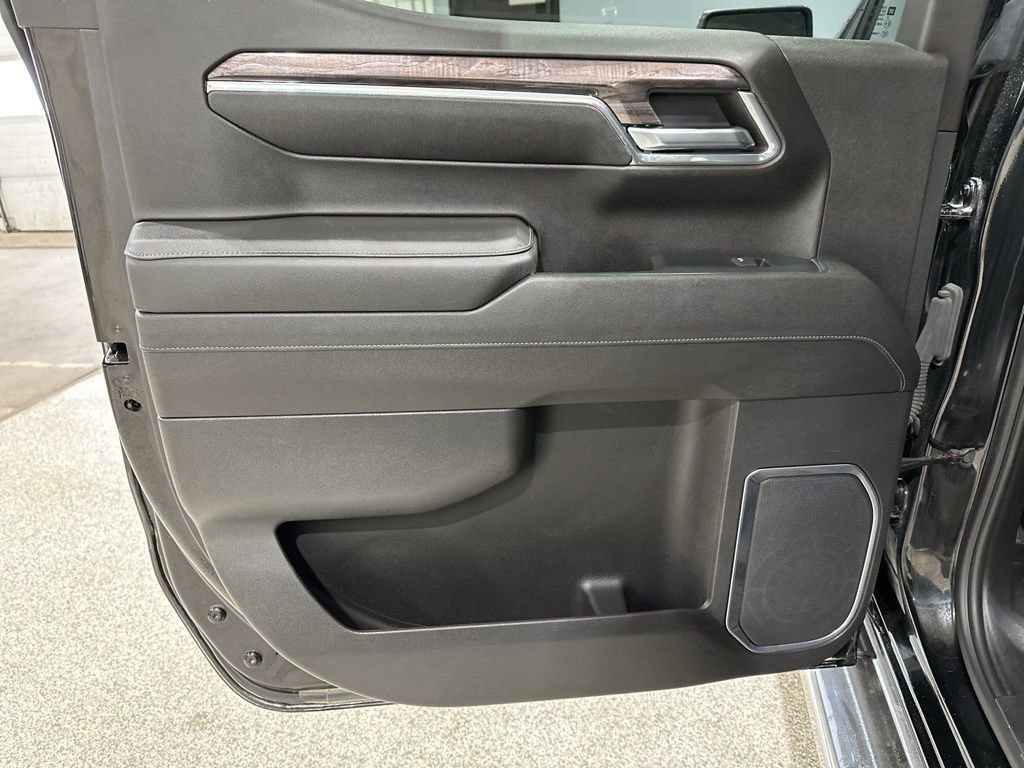 Used 2023 Chevrolet Silverado 1500 LTZ AWD/4WD image 14