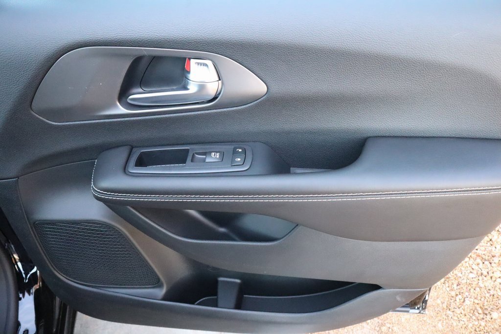 New 2026 Chrysler Voyager LX image 17