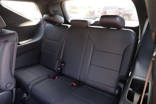 Used 2025 Chevrolet Traverse Z71 w/ Enhanced Driving Package AWD/4WD image 11