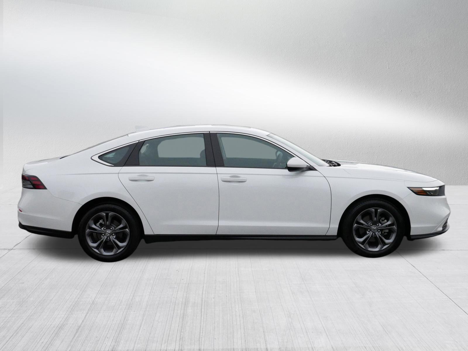 Used 2023 Honda Accord EX image 8