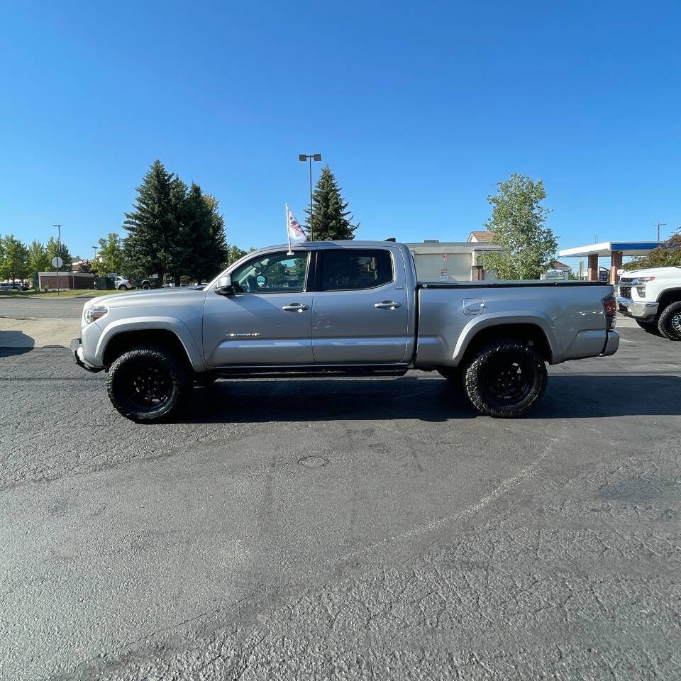 Used 2018 Toyota Tacoma SR5 image 2