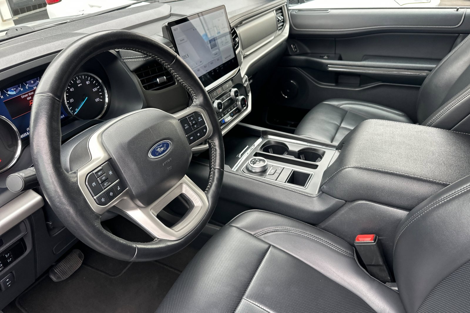 Used 2024 Ford Expedition Max XLT image 10