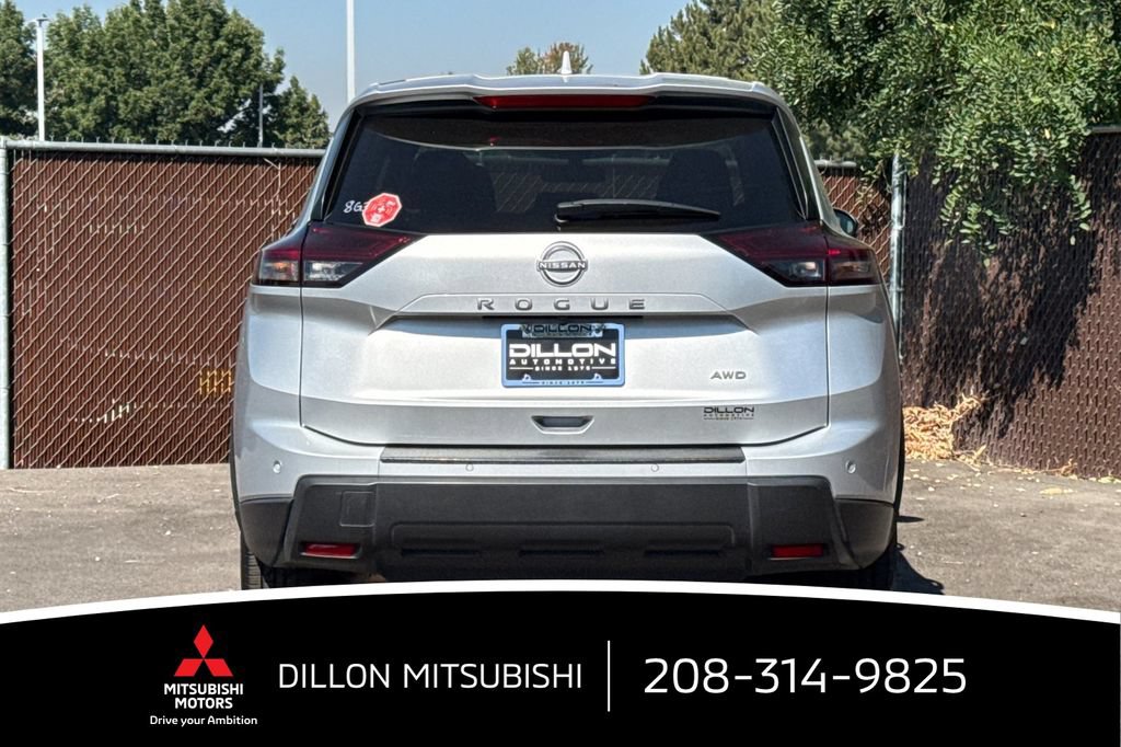 Used 2025 Nissan Rogue SV AWD/4WD image 8