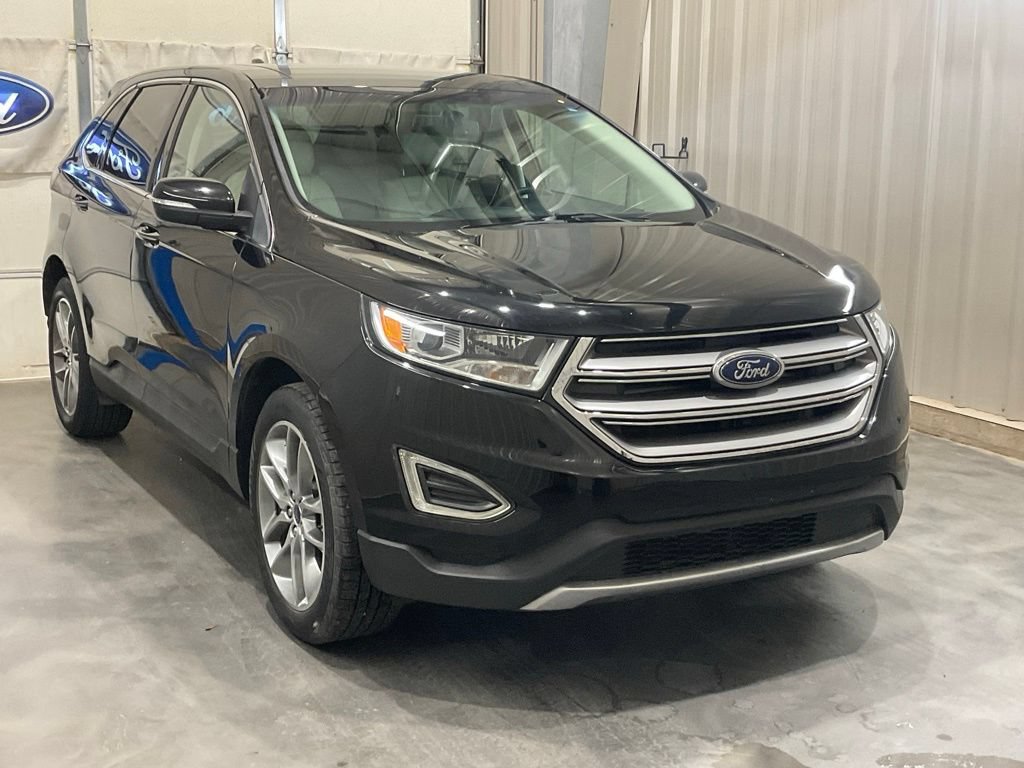Used 2017 Ford Edge Titanium w/ Equipment Group 301A FWD image 2