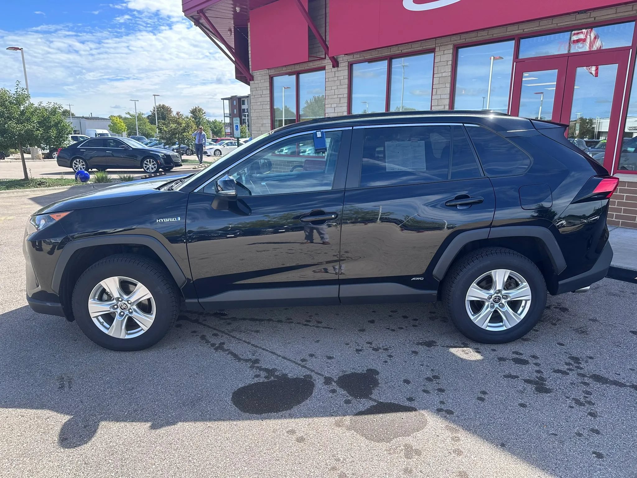 Used 2021 Toyota RAV4 LE AWD/4WD image 9