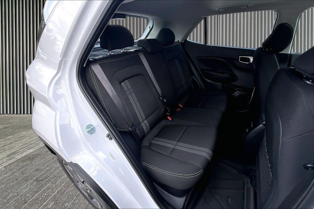 Used 2025 Hyundai Venue SEL FWD image 27