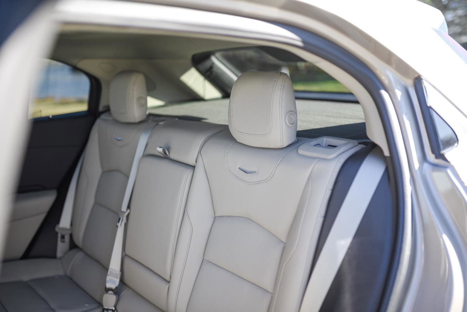 Used 2022 Cadillac XT4 Premium Luxury w/ Enhanced Visibility Package image 35