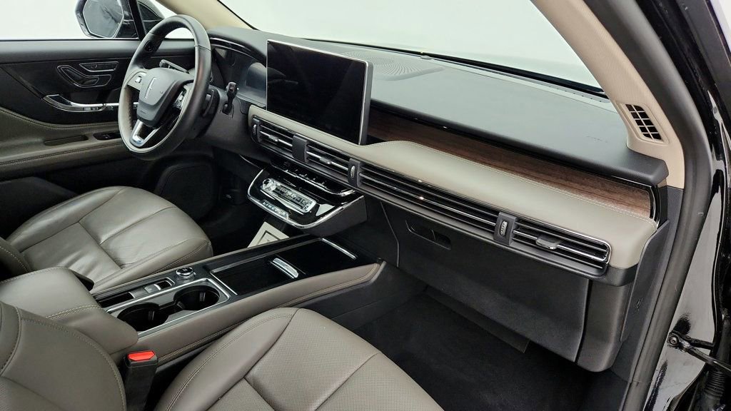 Used 2025 Lincoln Corsair Reserve AWD/4WD image 24