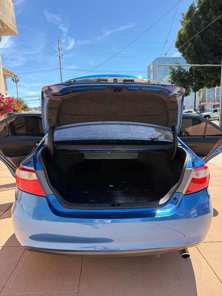 Used 2017 Toyota Camry SE FWD image 18