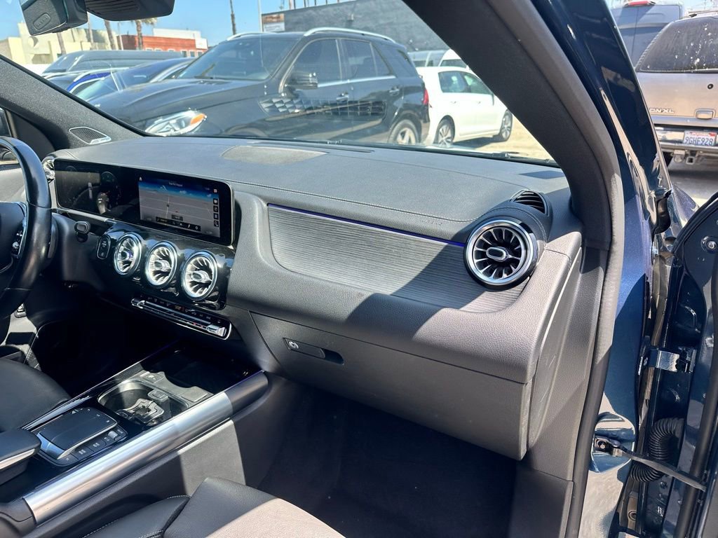 Used 2021 Mercedes-Benz GLA 250 4MATIC w/ AMG Line Exterior image 10