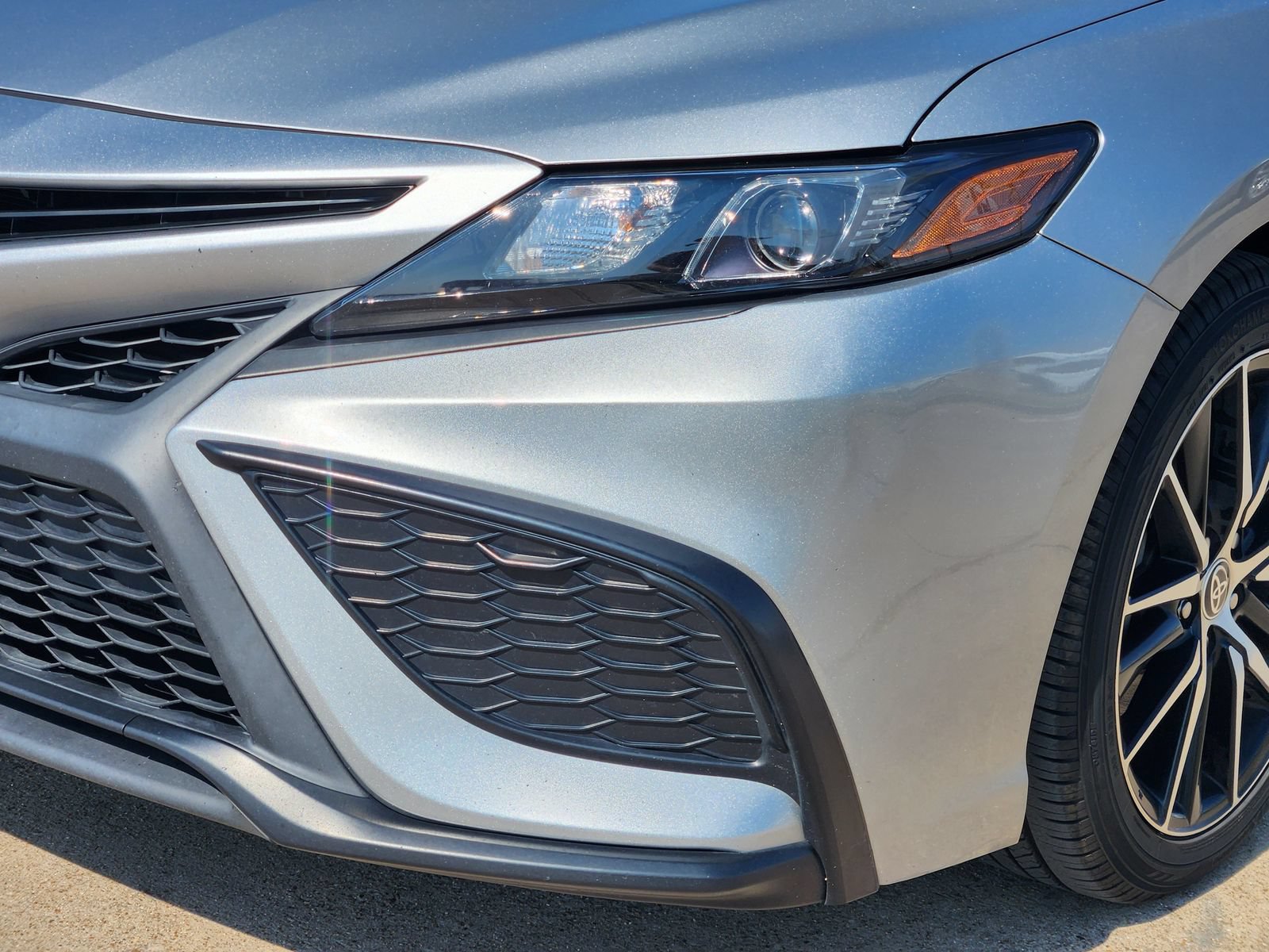 Used 2023 Toyota Camry SE w/ Convenience Package FWD image 9