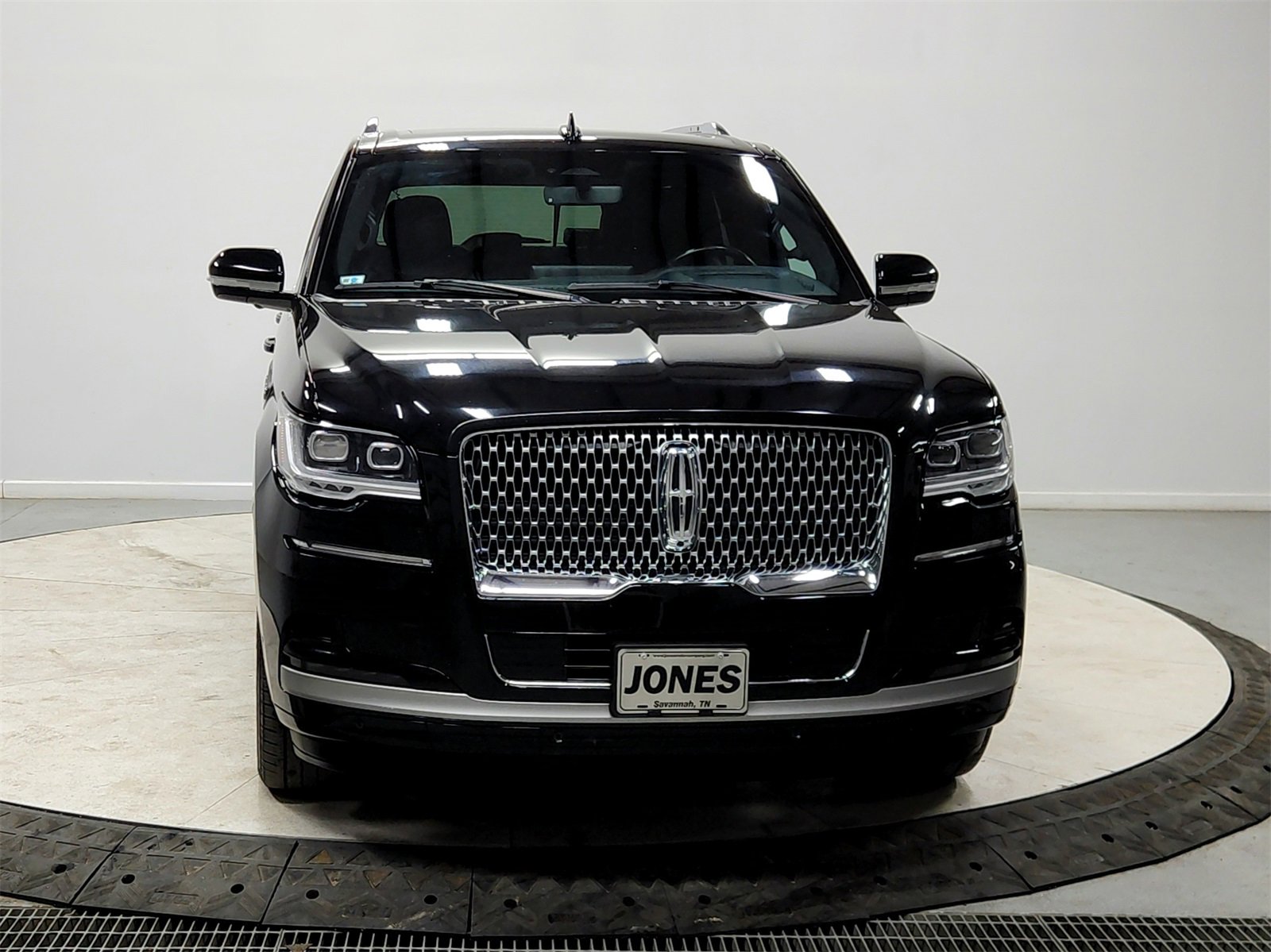 Used 2024 Lincoln Navigator Reserve image 2