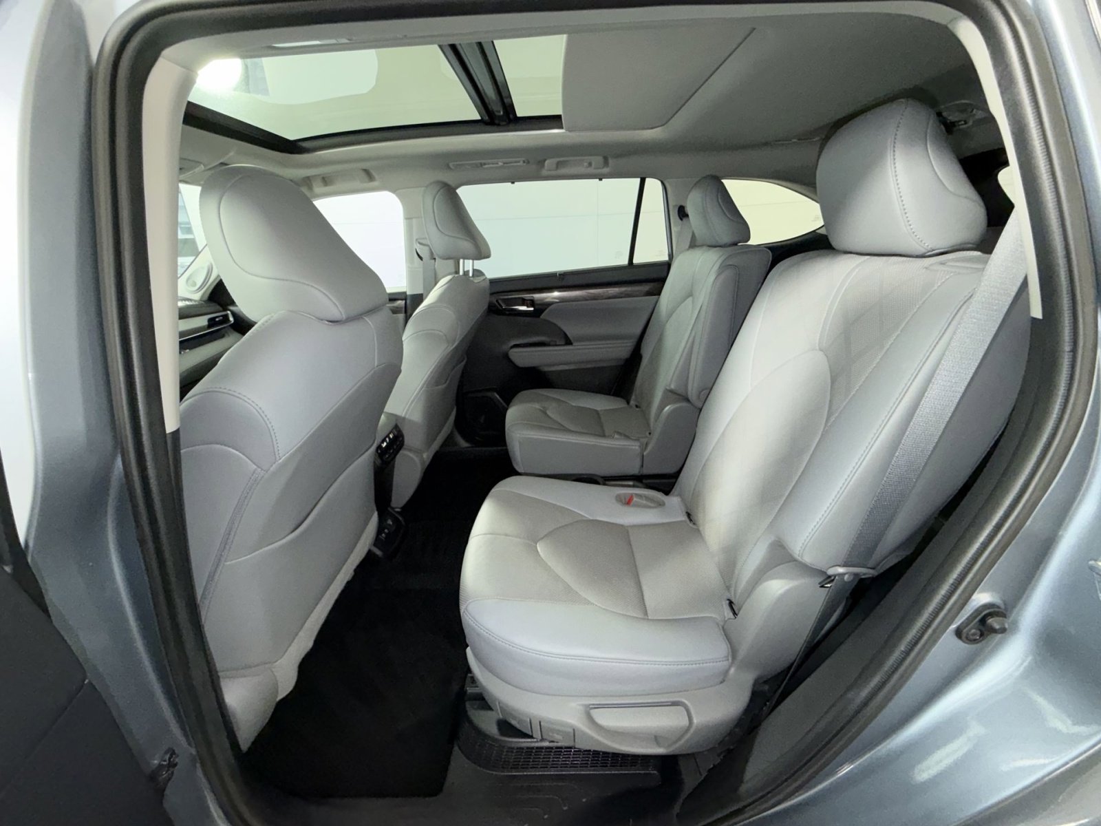 Used 2021 Toyota Highlander Platinum image 25
