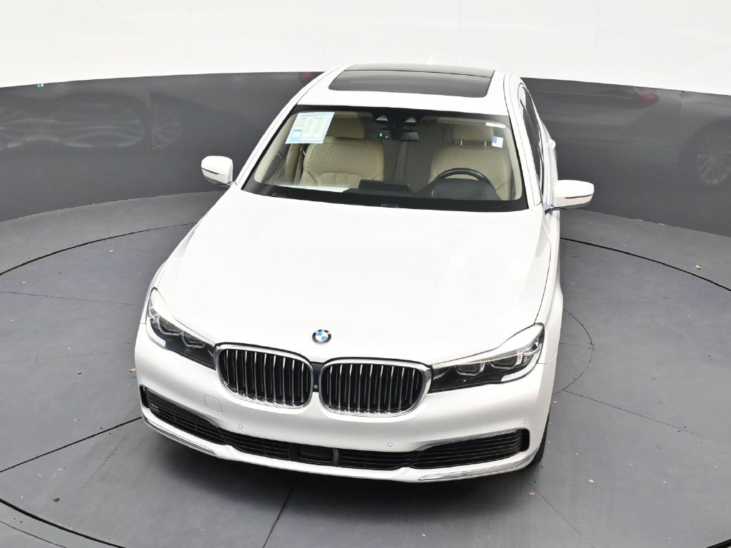 Used 2019 BMW 740i w/ Executive Package RWD image 17