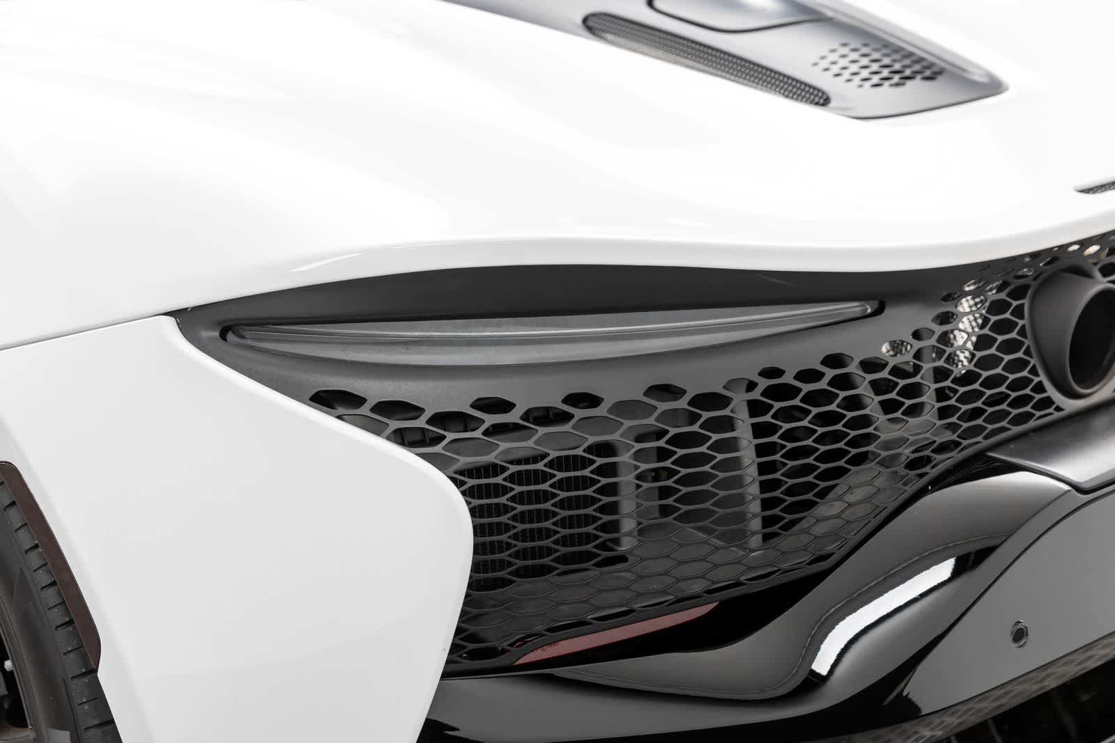 Used 2023 McLaren Artura RWD image 40