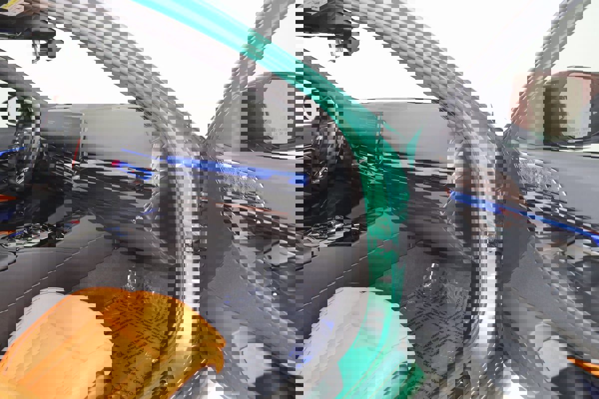 Used 2025 BMW M5 w/ Carbon Package image 70