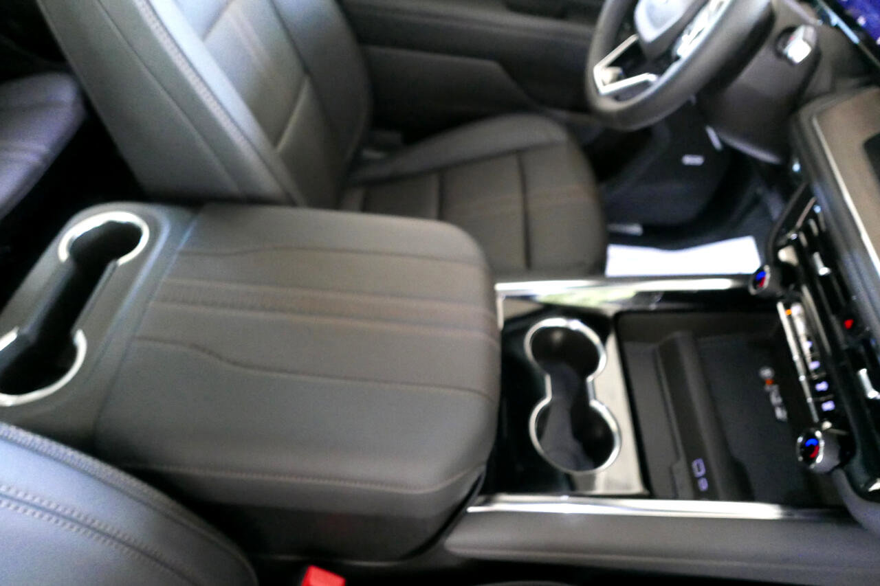 Used 2025 Chevrolet Suburban High Country image 29