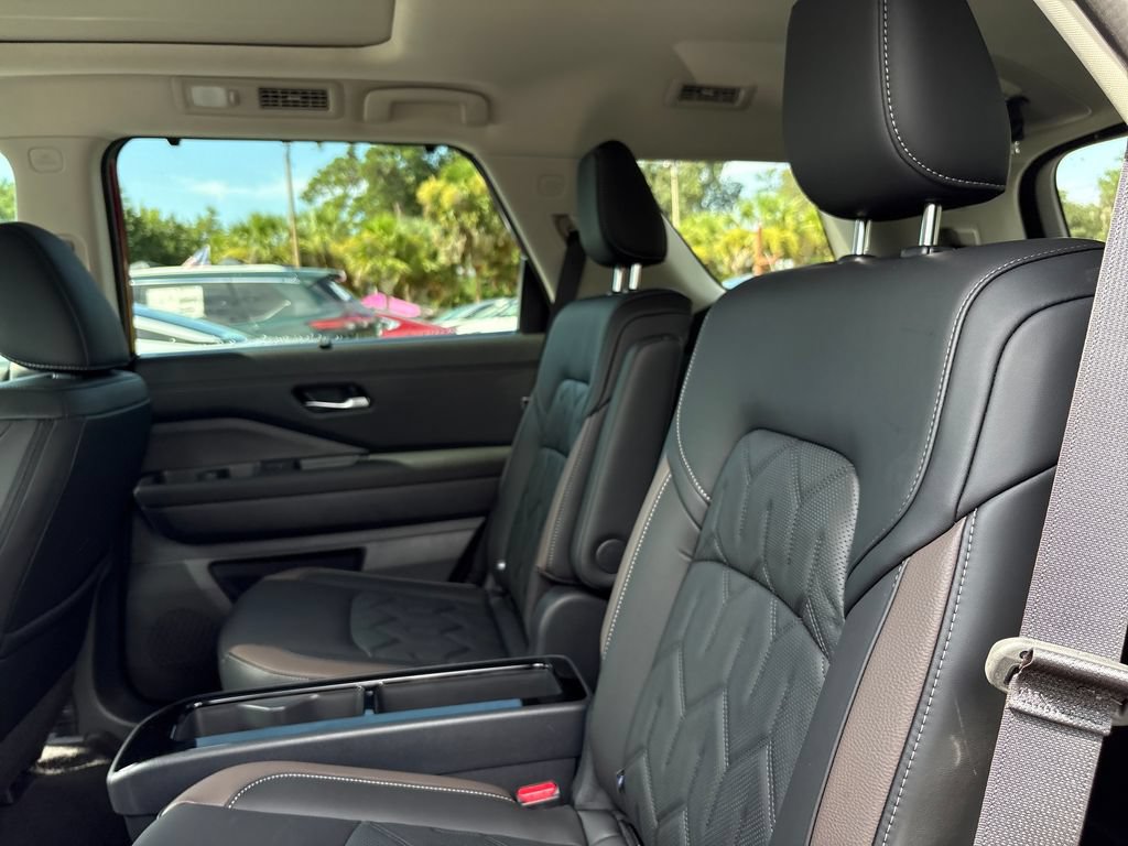 New 2026 Nissan Pathfinder Platinum FWD image 21