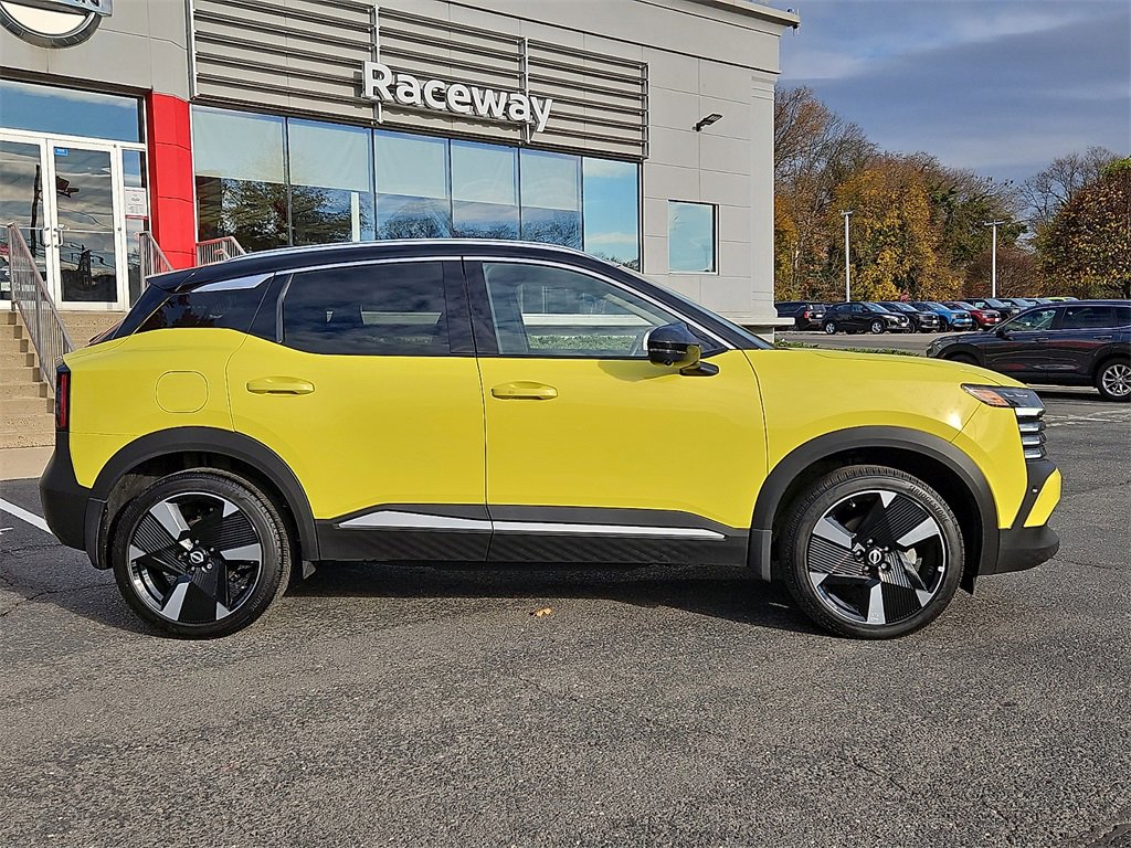 Certified 2025 Nissan Kicks SR w/ Illumination Package image 9