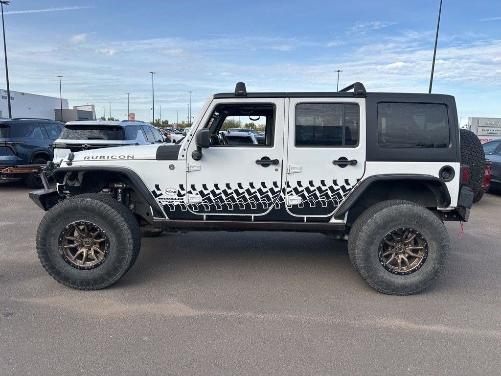 Used 2015 Jeep Wrangler Unlimited Rubicon w/ Connectivity Group AWD/4WD image 2